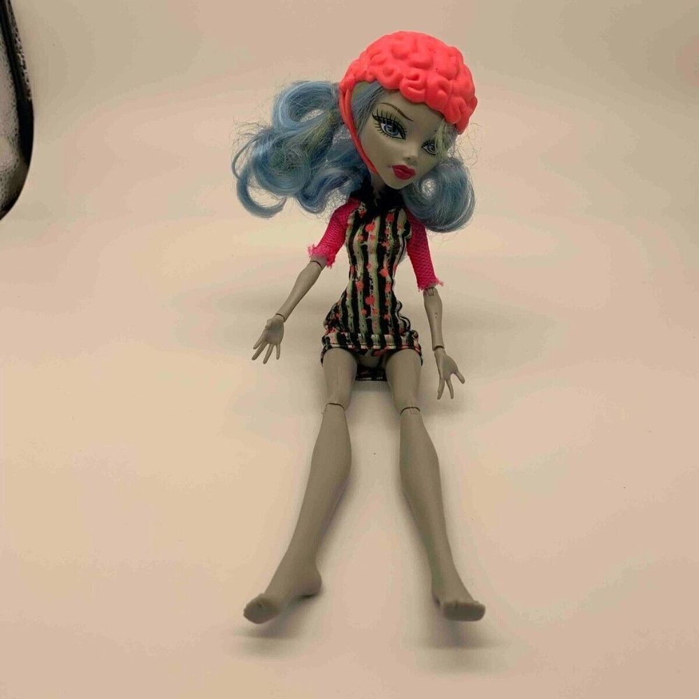 Monster High Ghoulia Yelps Skulltimate Roller Maze Doll